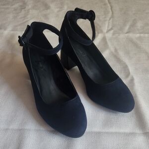 Navy dress shoes size 6.5 Bandolino